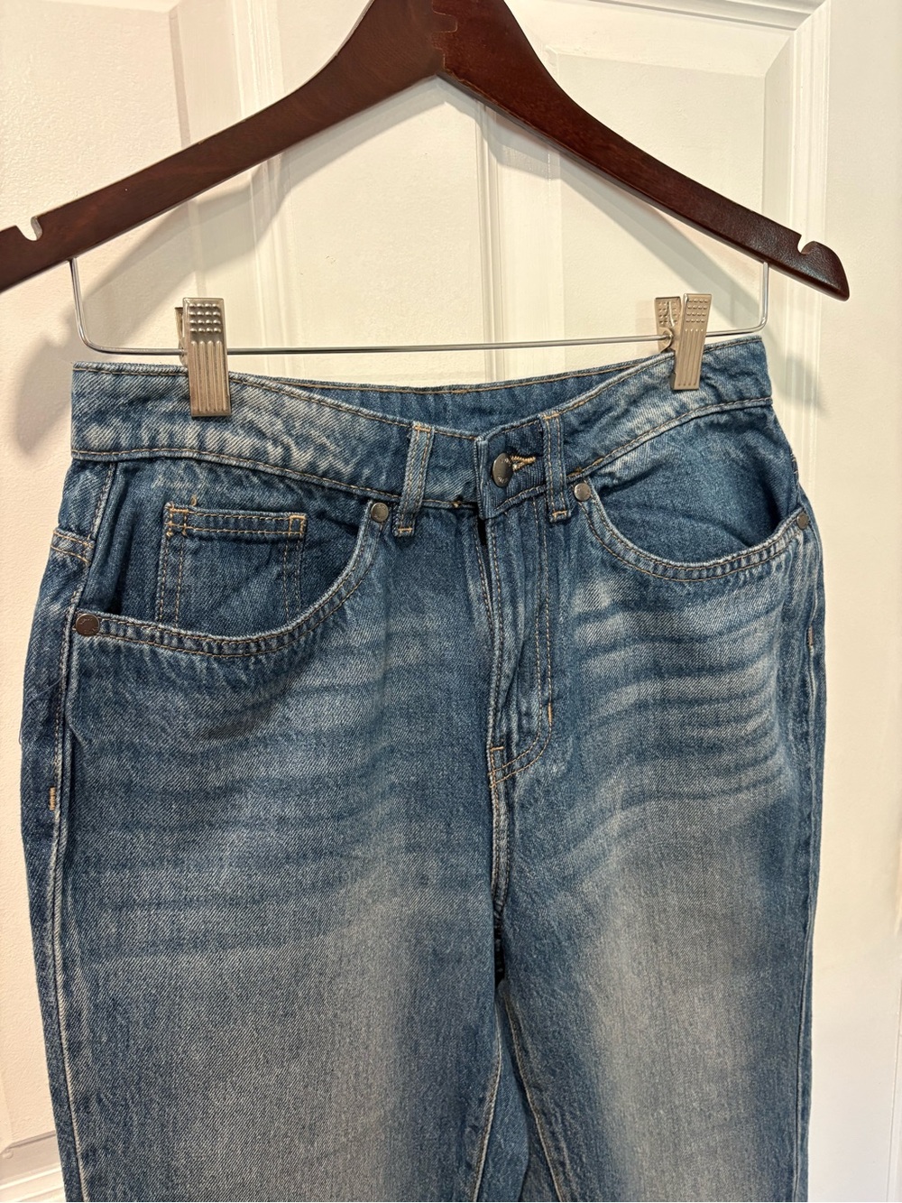 VENUS High-Rise Faded Blue Jeans